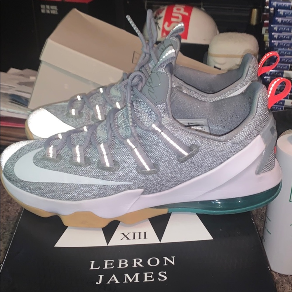 Lebron 13 low stealth